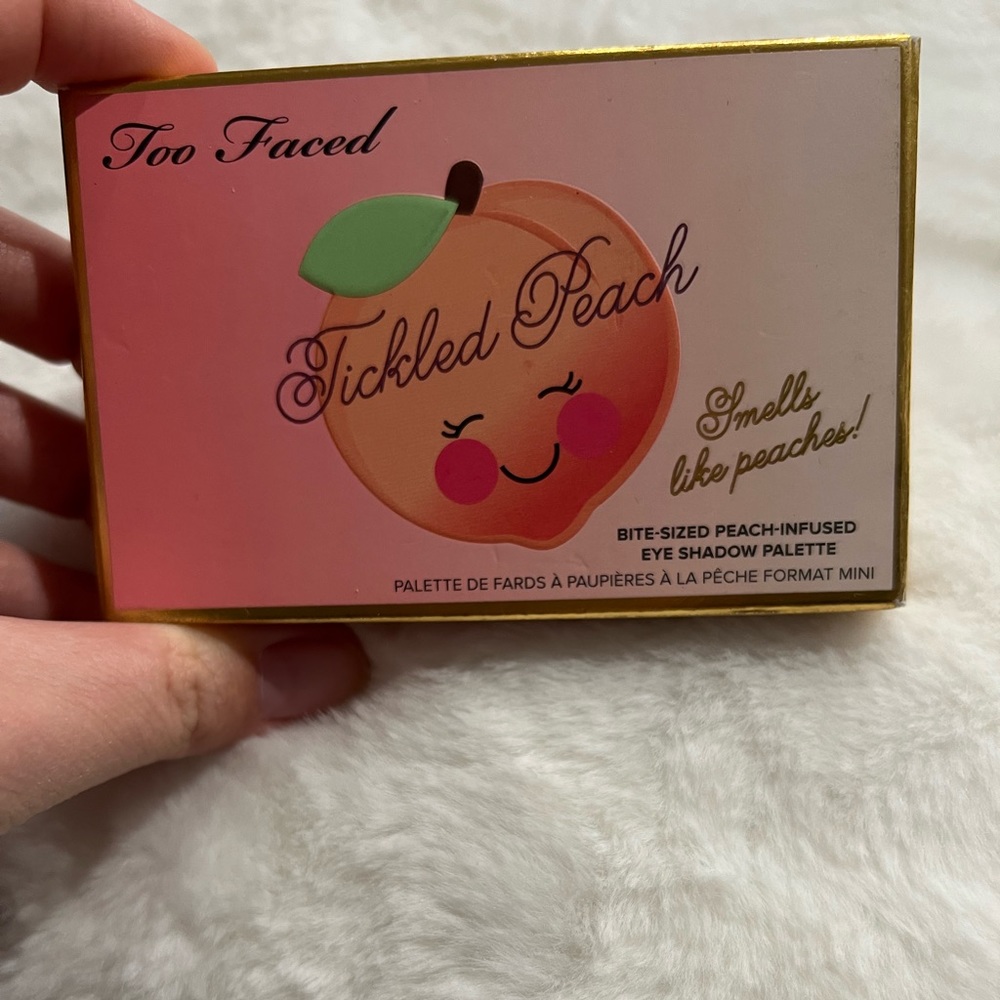 Too faced tickled peach eyeshadow palette NEW